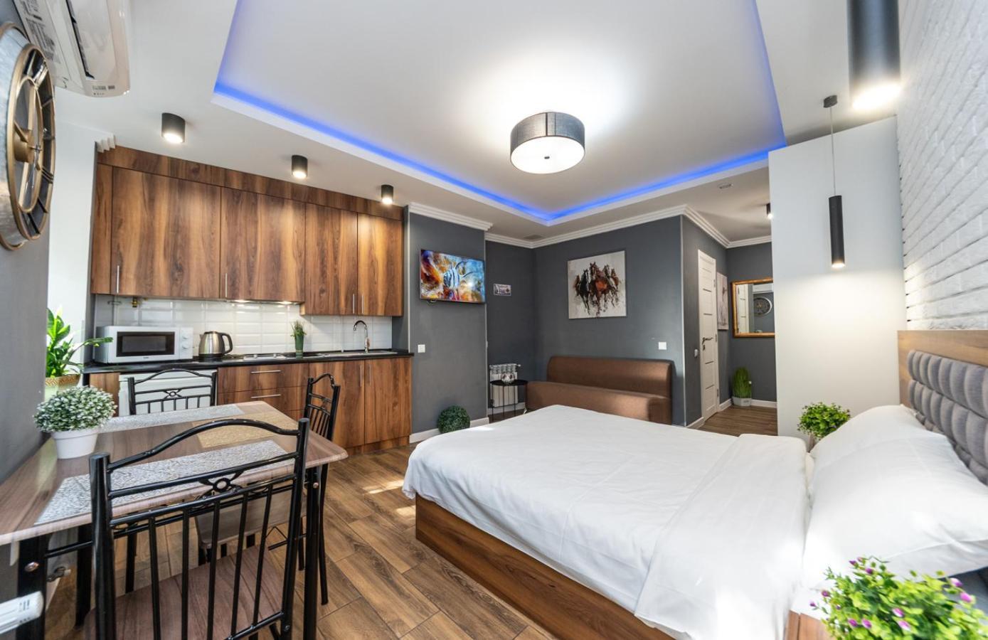 Vip Apartment Near Arena City Київ Екстер'єр фото